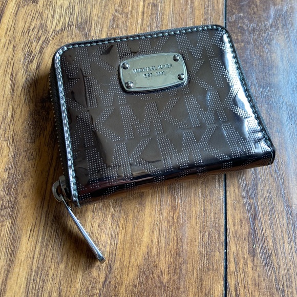 Micheal KORS metallic wallet monogram silver - Picture 1 of 9